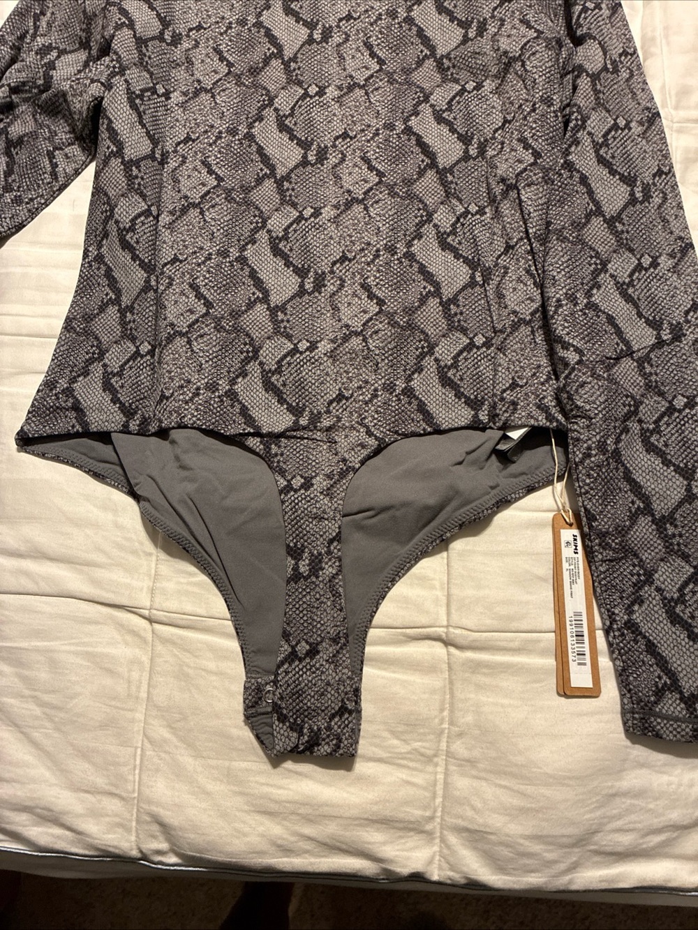 Skims ladies zip front snake print bodysuit size XL - Picture 5 of 5